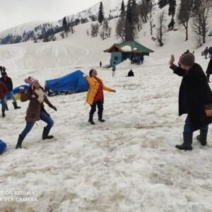Taj Mahal With Manali Group Tour